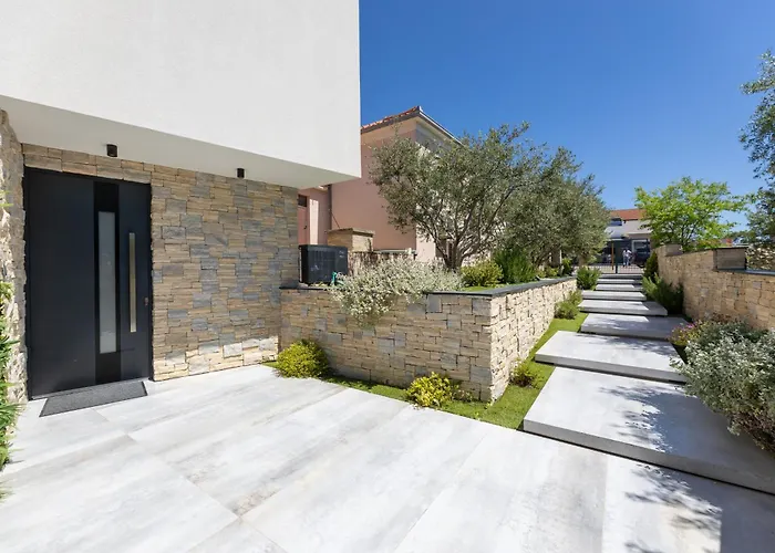 Luxury Villa Favela With Heated Pool