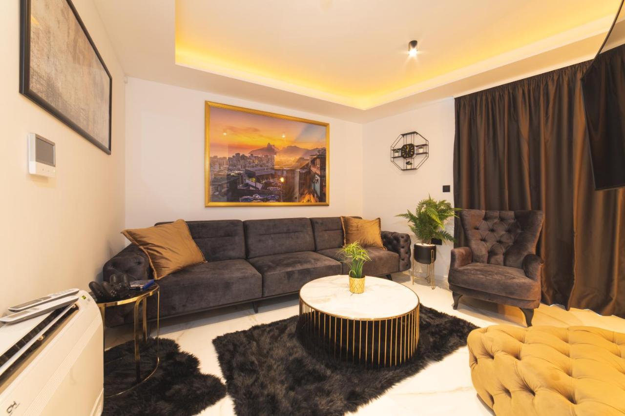 Luxury Favela With Heated Pool Villa *