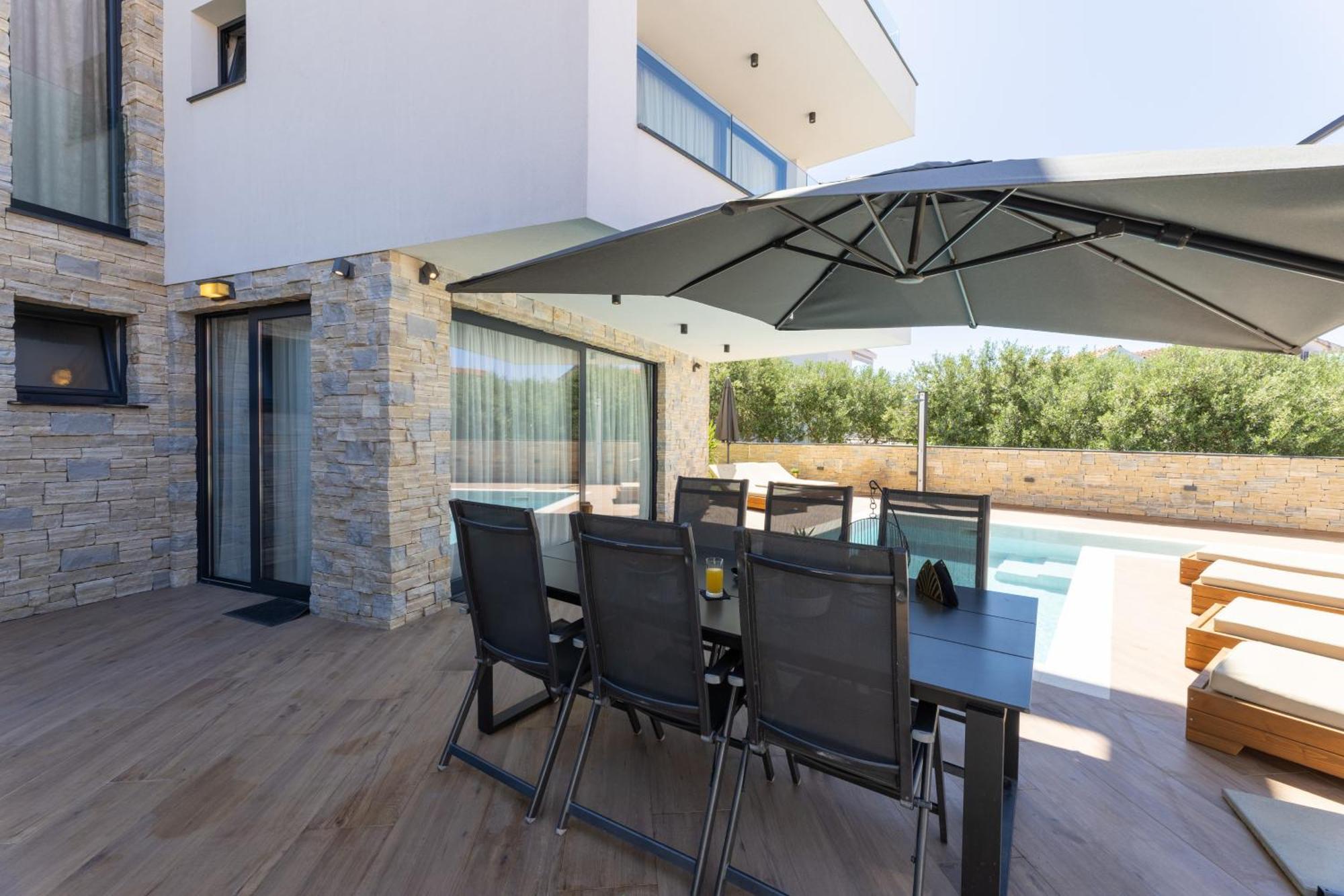 Luxury Favela With Heated Pool Villa *